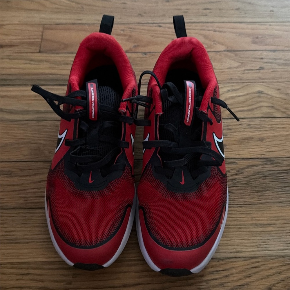 Size 5 kids Nike Cosmic Runner